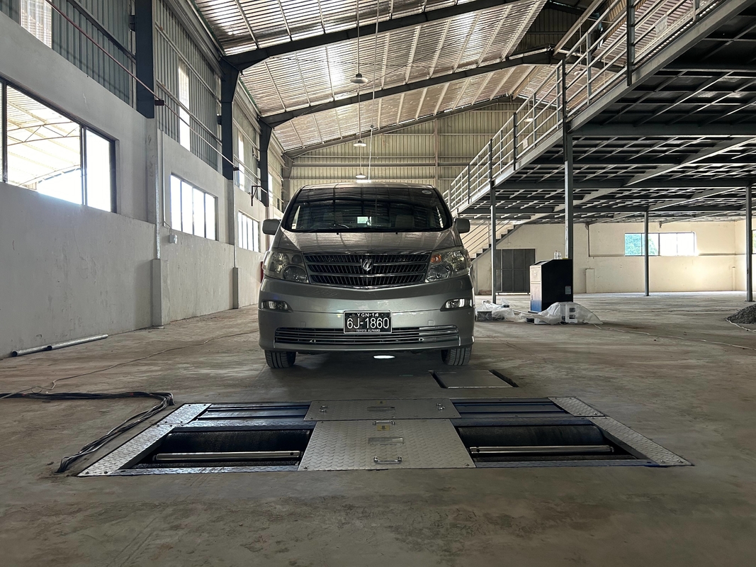 車両試験線 コンボローラー 4 In 1 車両試験線セット 軸負荷の横滑りテスト付きローラーブレーキテスト 懸垂試験